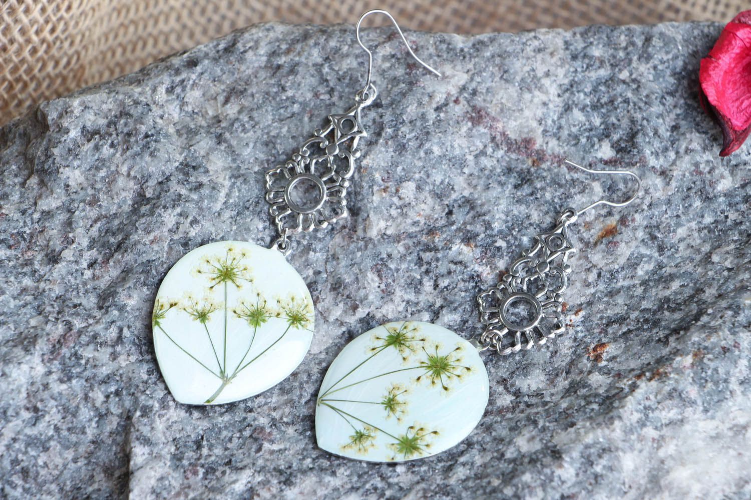 Earrings with white wild flowers photo 3