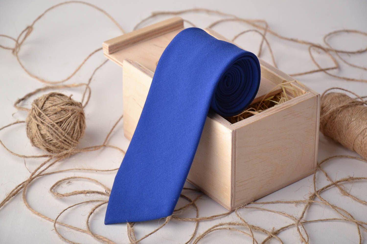 Cravate bleu unicolore faite main photo 1
