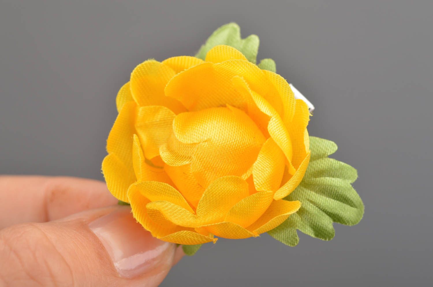 Pince à cheveux fleur jaune en tissu petite faite main accessoire pour fille photo 3
