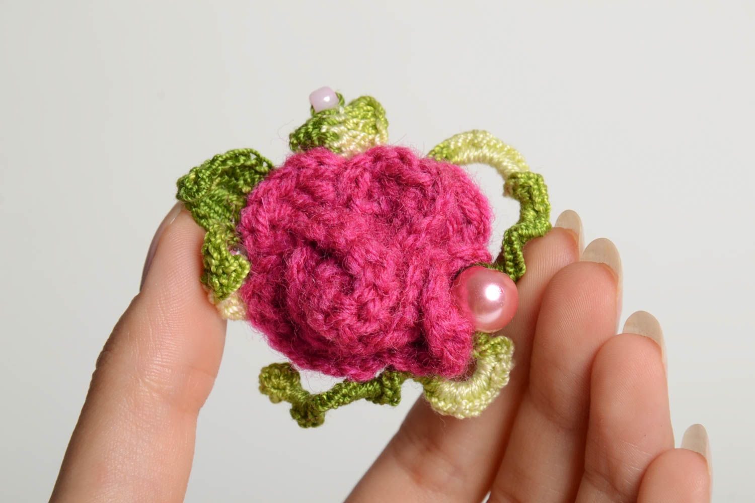 Broche fleur Bijou fait main design de créateur coton laine Accessoire femme photo 2