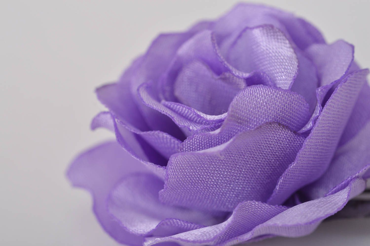 Violette Blume Haarspange handgemachter Schmuck Accessoires für Frauen Atlas foto 9