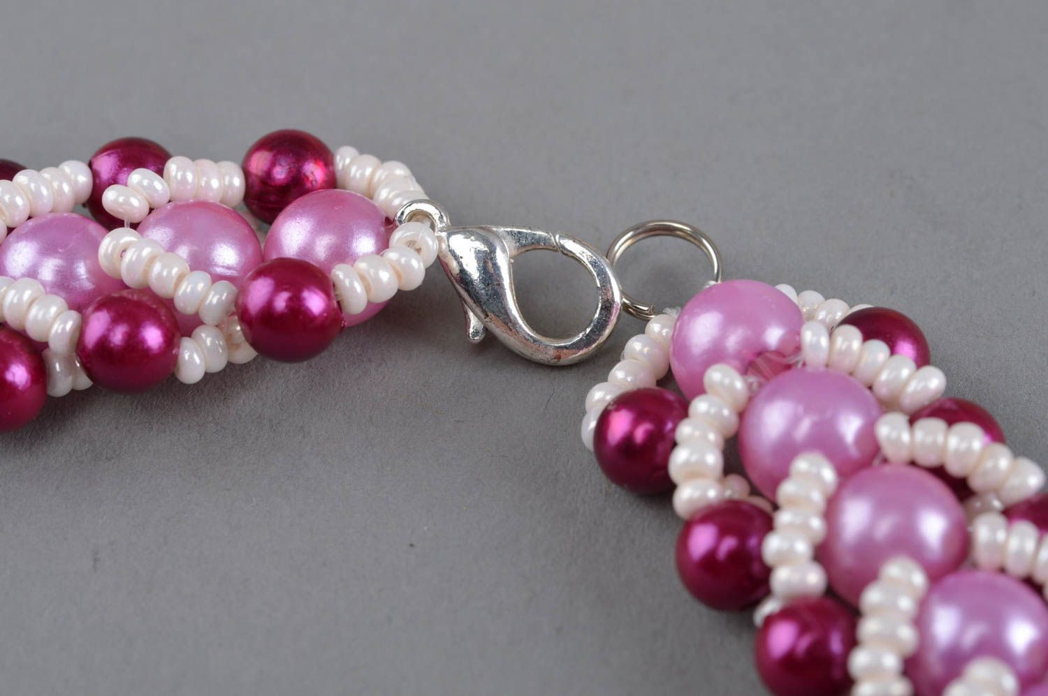 Collier en perles de rocaille et perles fantaisie fait main teintes roses photo 4