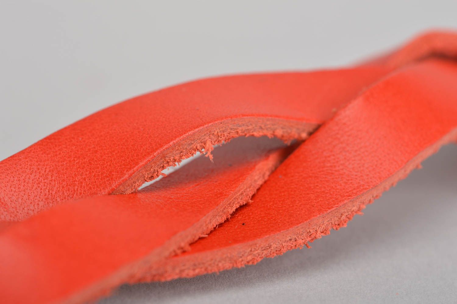 Geflochtenes künstlerisches rotes Armband aus Leder handmade Schmuck für Frauen foto 2
