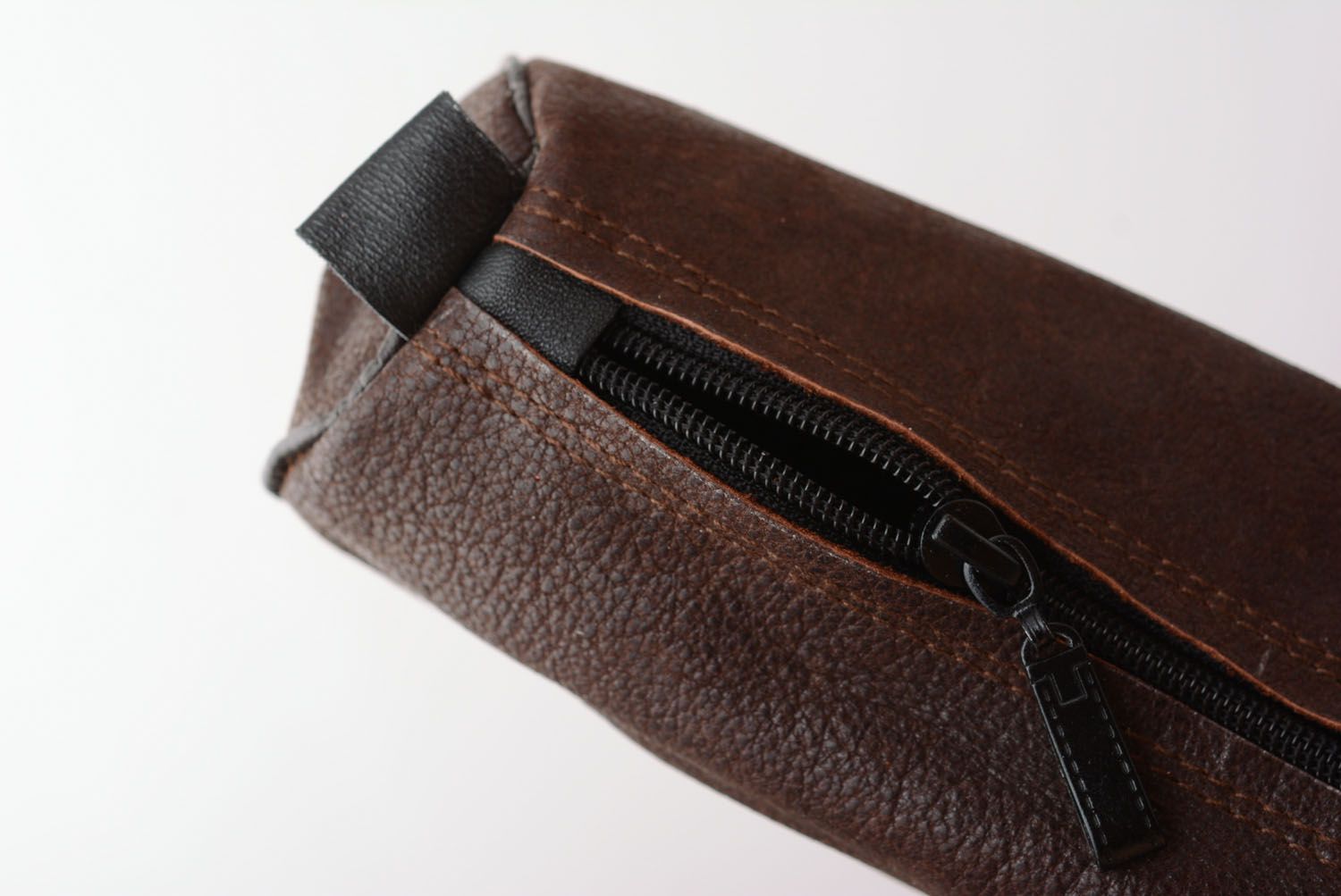 Brown leather pencil case photo 3