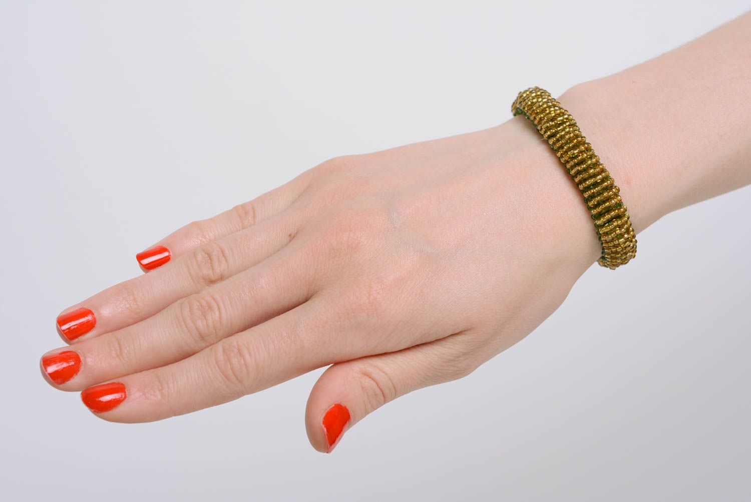 Gelb grünes Armband aus Glasperlen für Alltag handgeschaffen künstlerisch schön foto 2