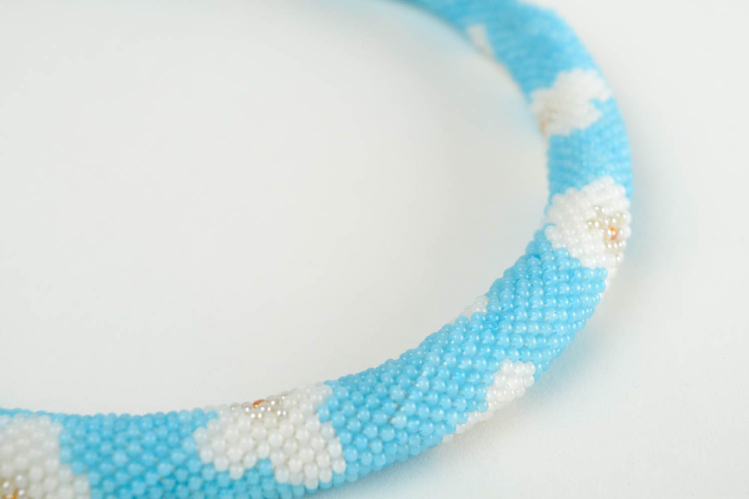 Collier au crochet spirale Bijou fait main bleu ciel Cadeau pour femme photo 3