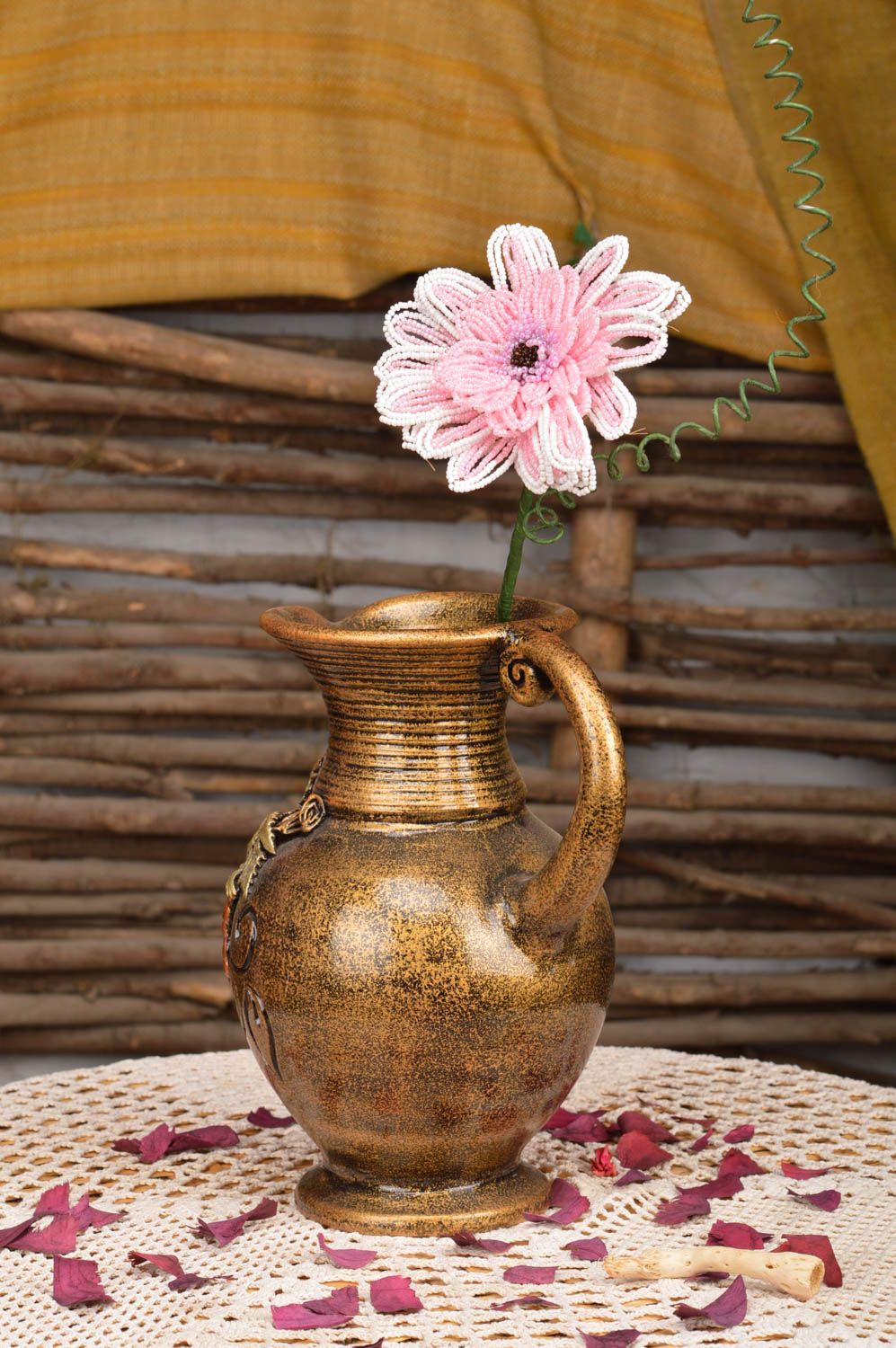 Цветок из бисера искусственная розовая гербера ручной работы для декора дома фото 1