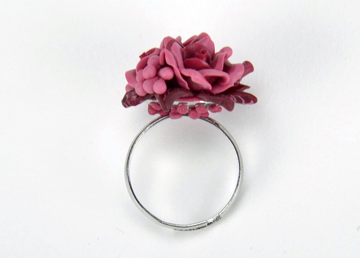 Ring mit Blumen aus Polymerton foto 3