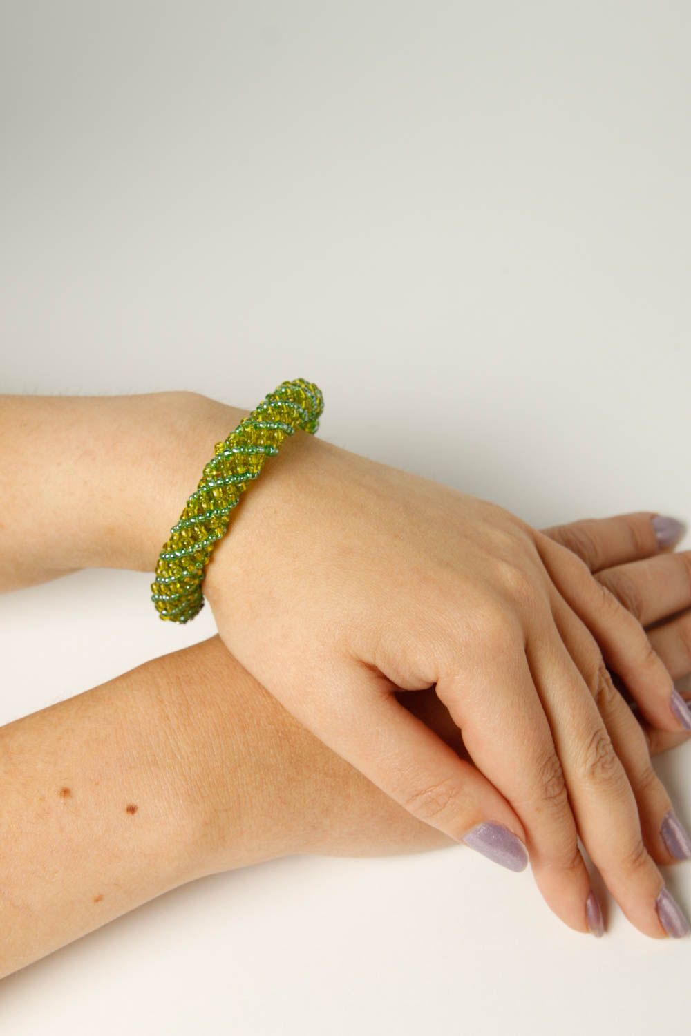 Handgemachter Schmuck originelles Geschenk schönes Armband Armschmuck Damen grün foto 2