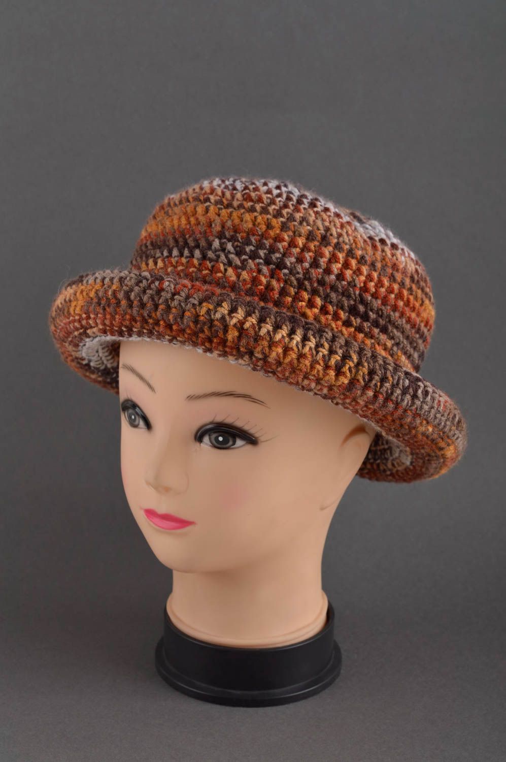 Handmade gehäkelter Hut Damen Accessoire ausgefallener Hut für Winter stilvoll foto 1