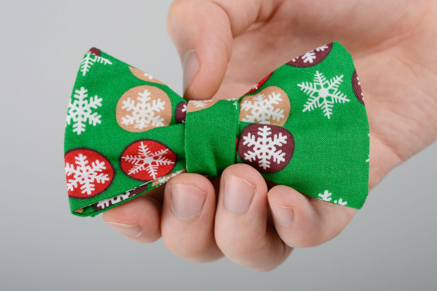 Галстук-бабочка ручной работы из ткани рождественский зеленый фото 3