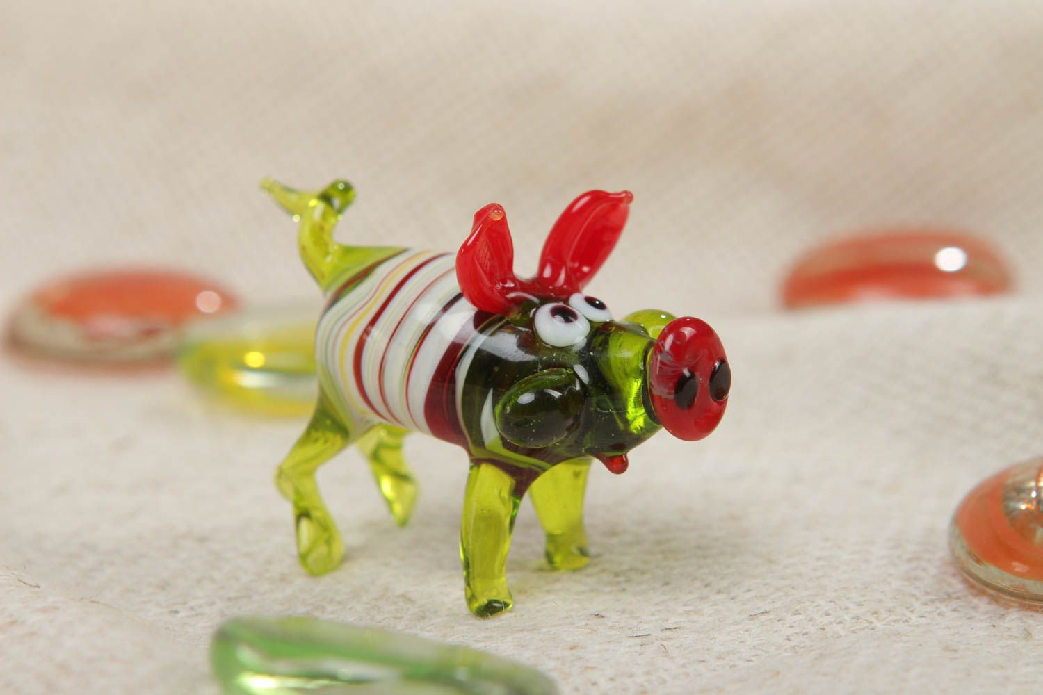 Color glass statuette of pig photo 5