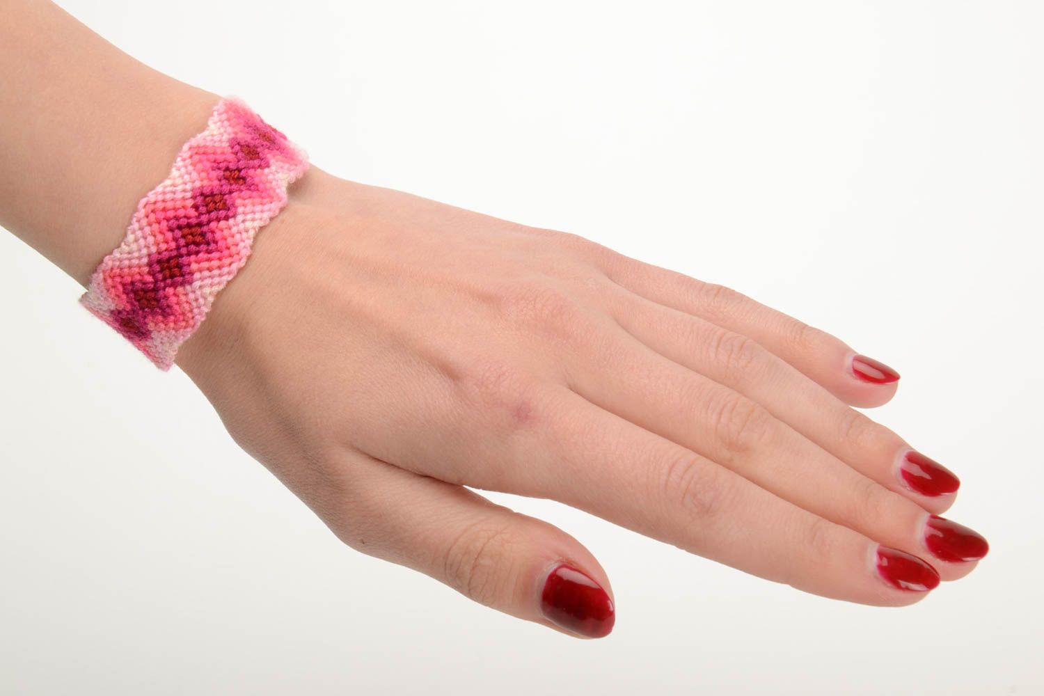 Handgemachtes geflochtenes Armband aus Fäden Mouline rosa rot schön breit für Frau foto 5