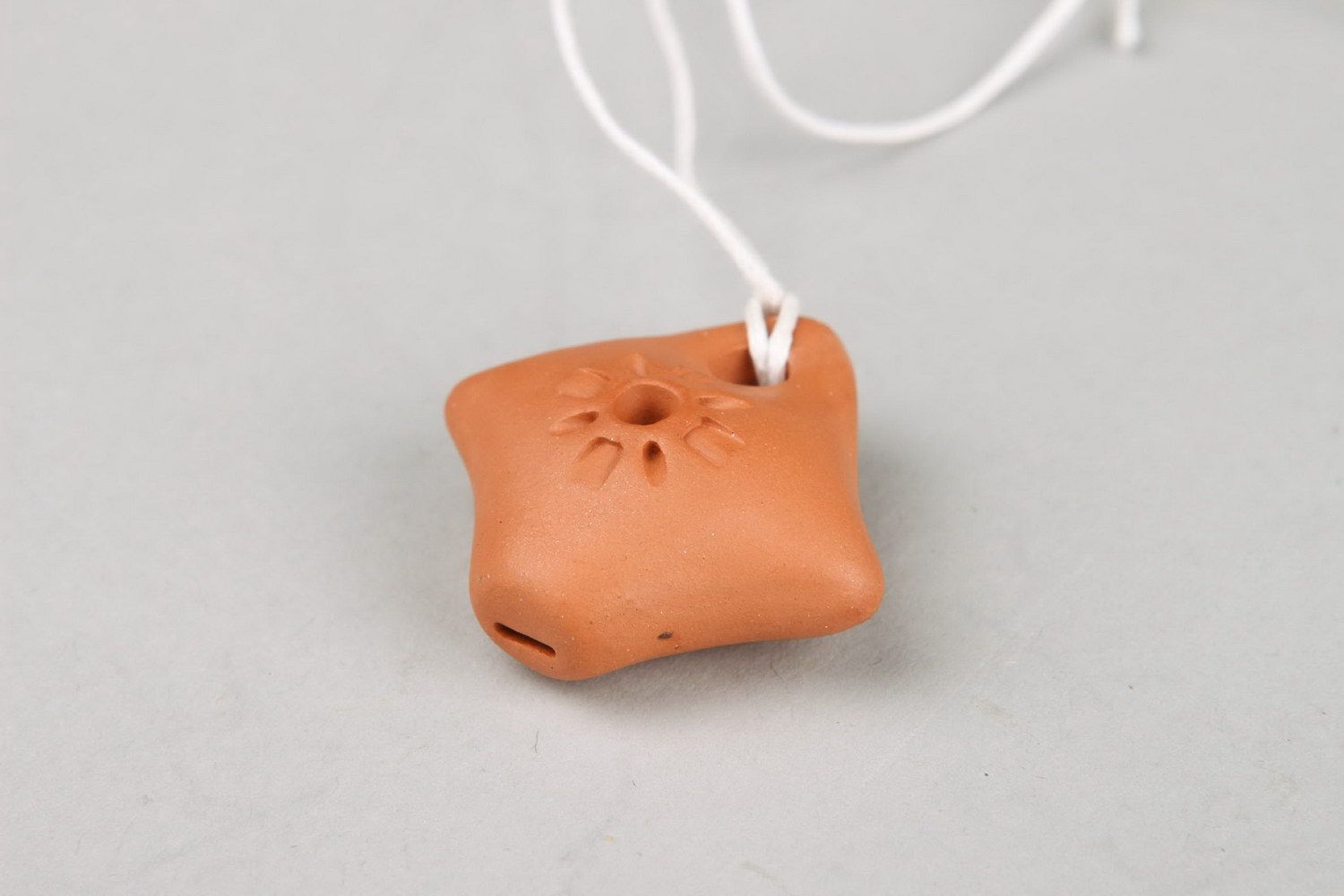 Rhomb-shaped tin whistle pendant made of clay photo 2