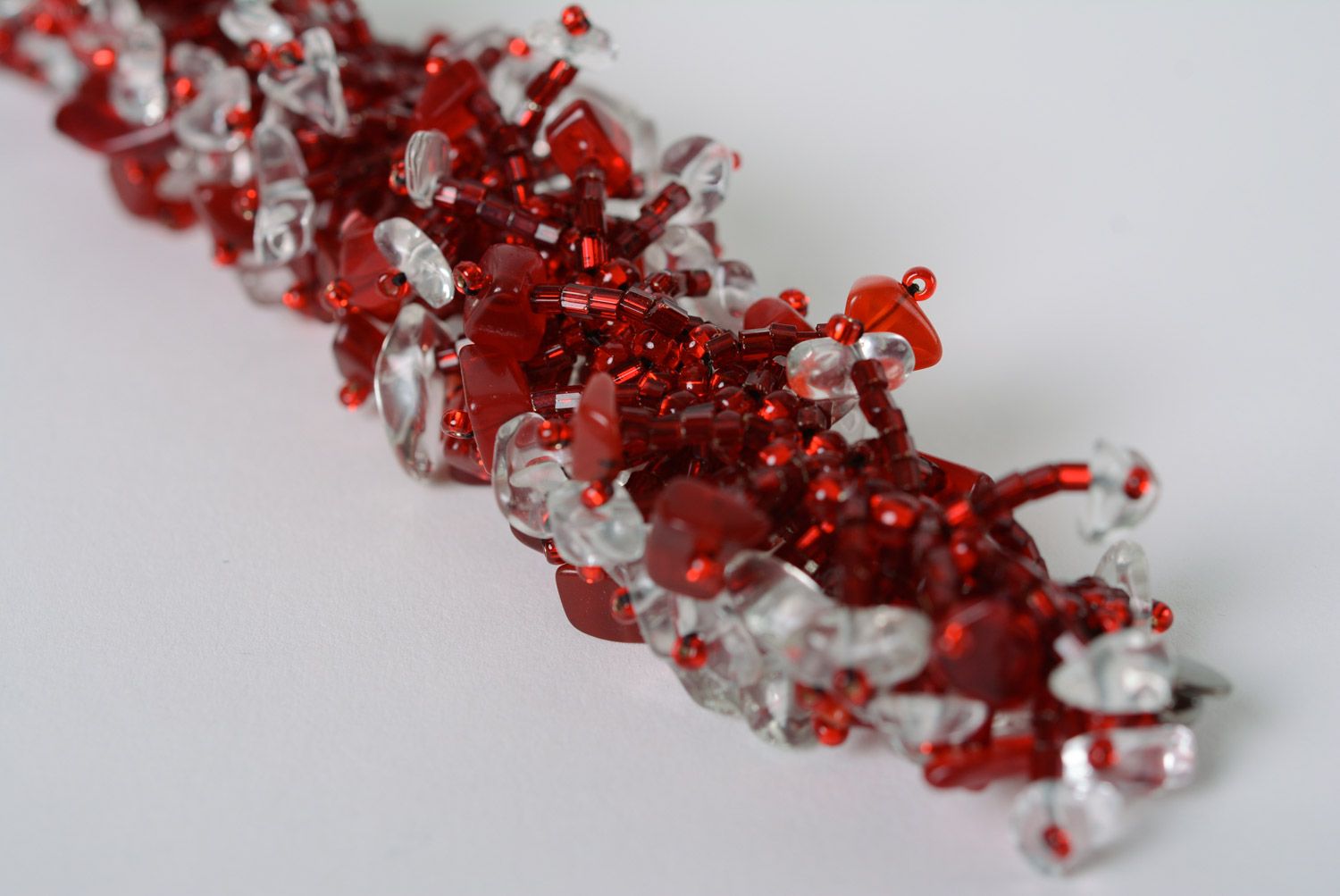 Rotes breites handgemachtes Armband aus Glasperlen mit böhmischem Glas wunderbar foto 3