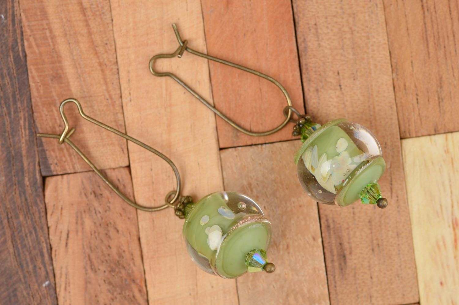 Boucles d'oreilles pendantes Bijou fait main vert en verre Cadeau femme photo 4