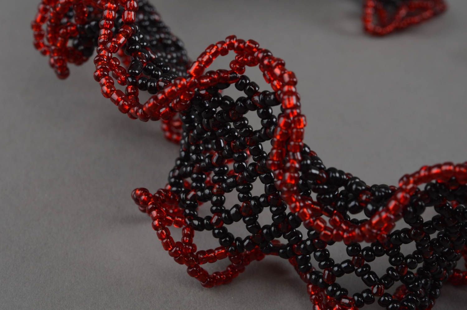 Ожерелье из бисера необычного дизайна черное красивое ручной работы хэнд мейд фото 5