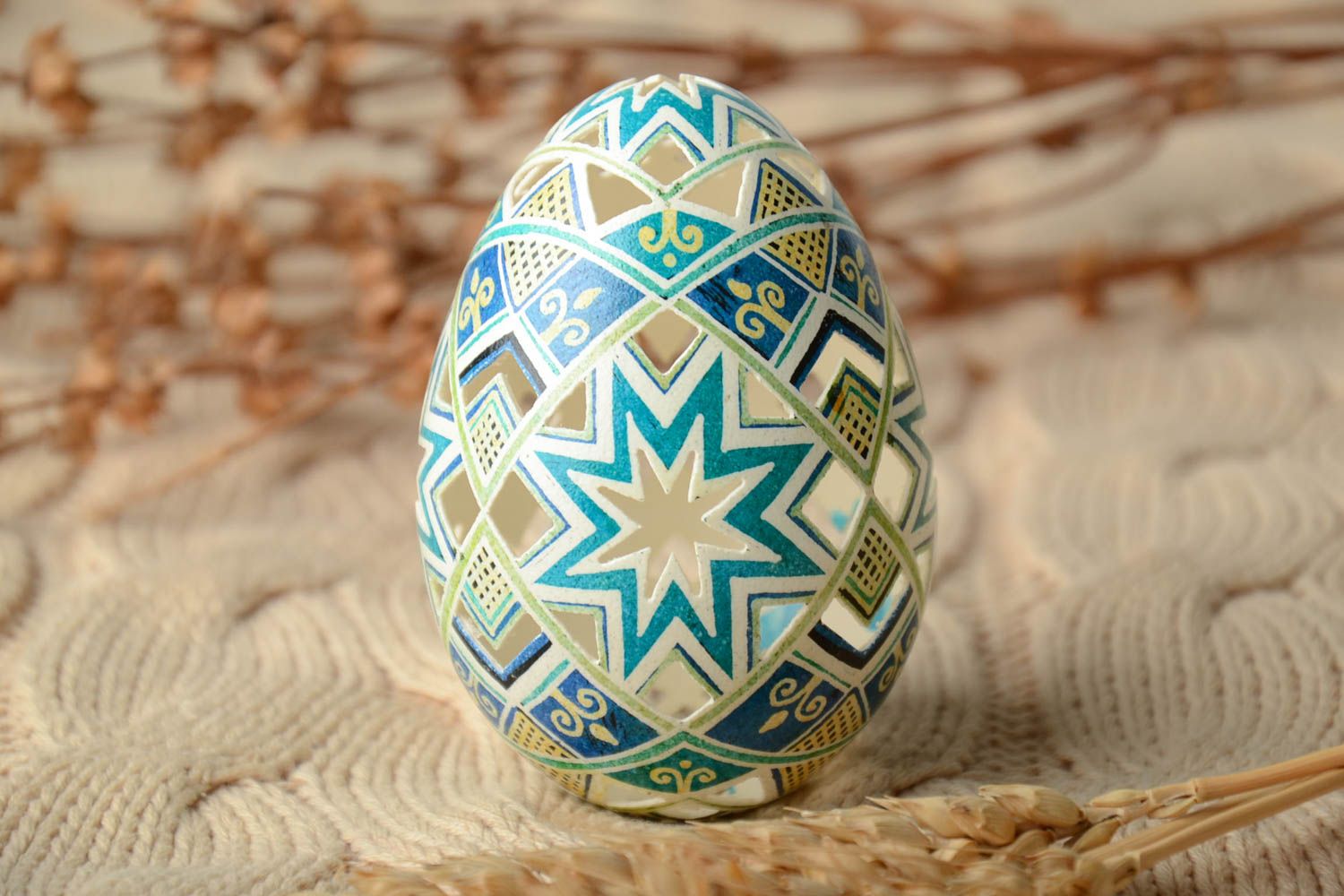 Beautiful lacy Easter egg photo 1