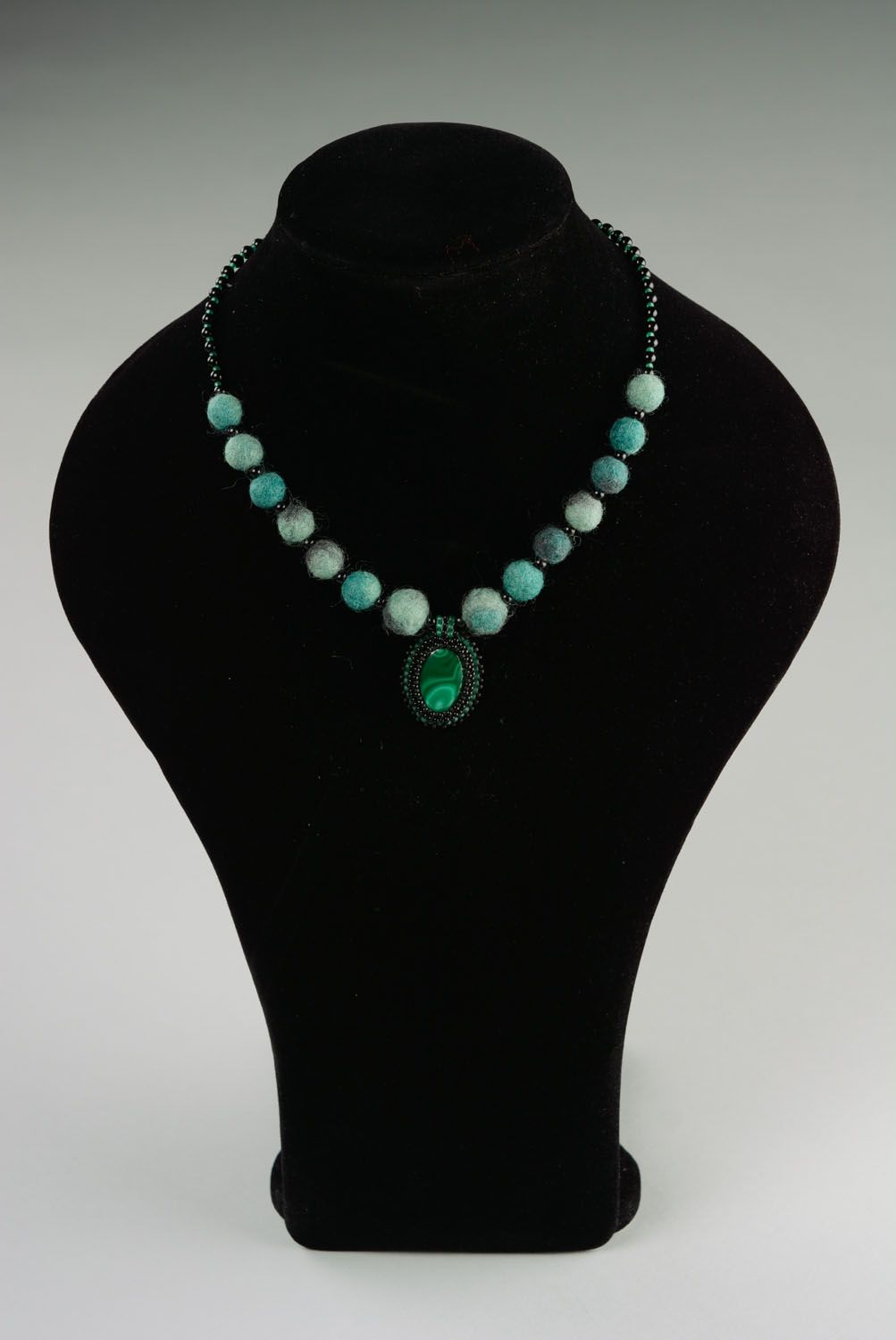 Necklace with felt beads and malachite stone photo 1