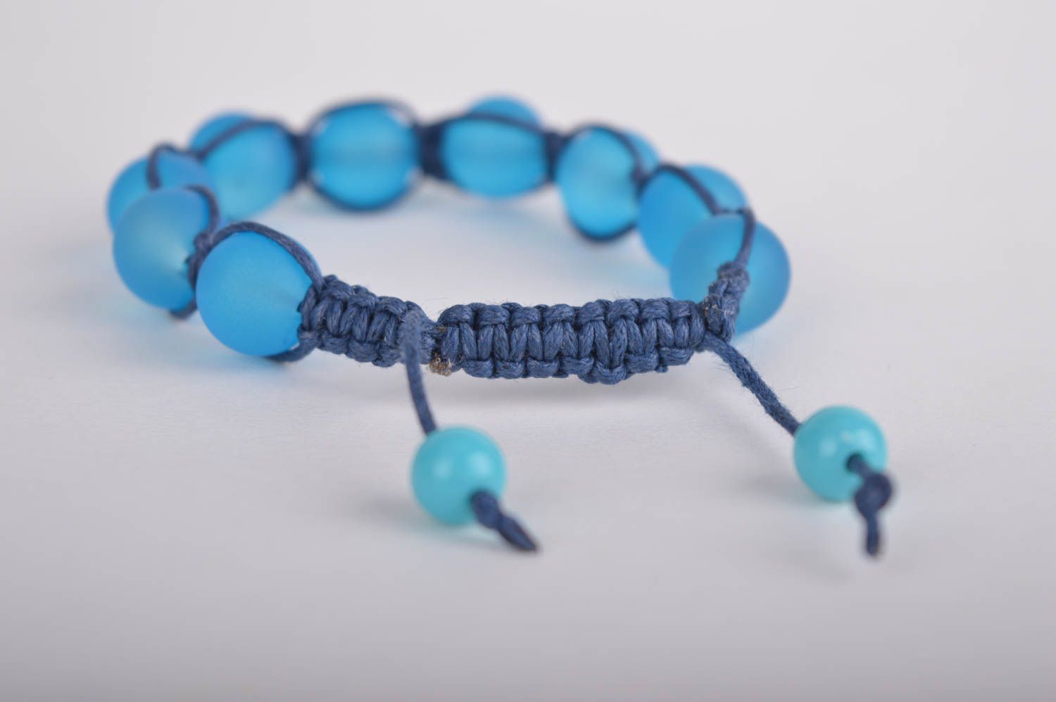 Голубое украшение ручной работы браслет из бусин браслет бижутерия авторский фото 4