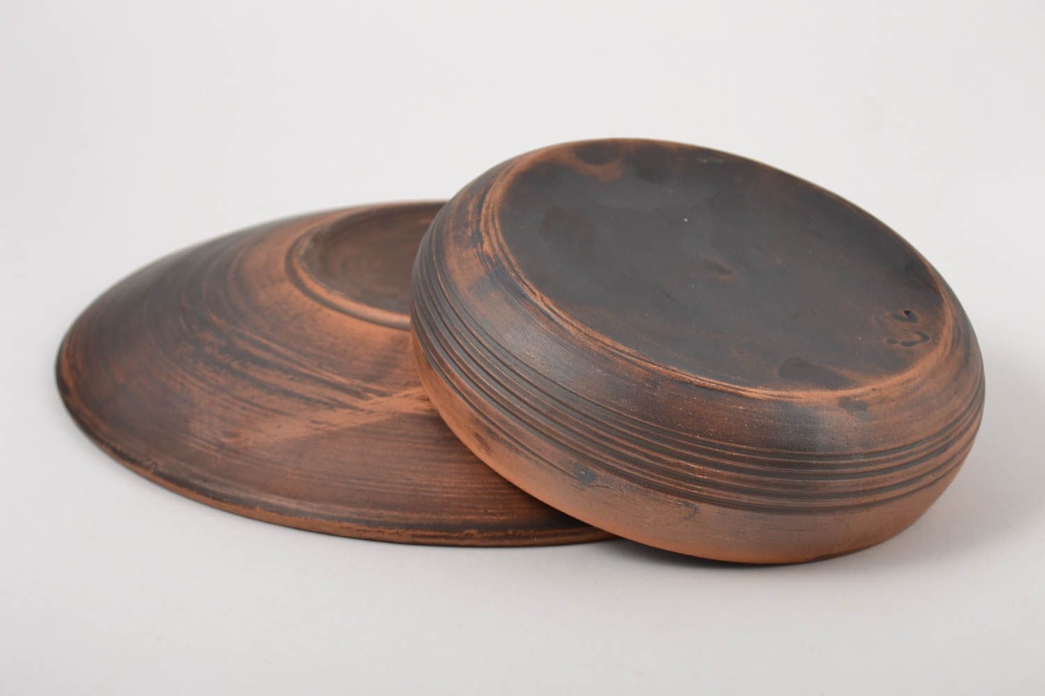 Plato de barro hecho a mano y cuenco de cerámica artesanal utensilios de cocina foto 4