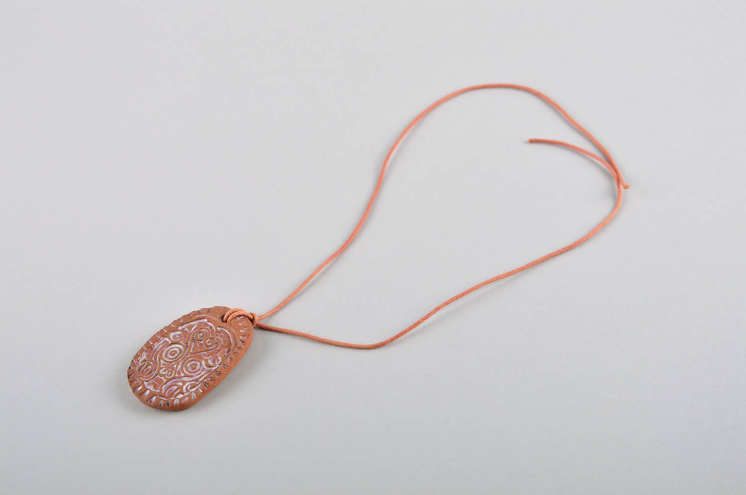 Керамическое украшение кулон ручной работы кулон подвеска коричневого цвета фото 1