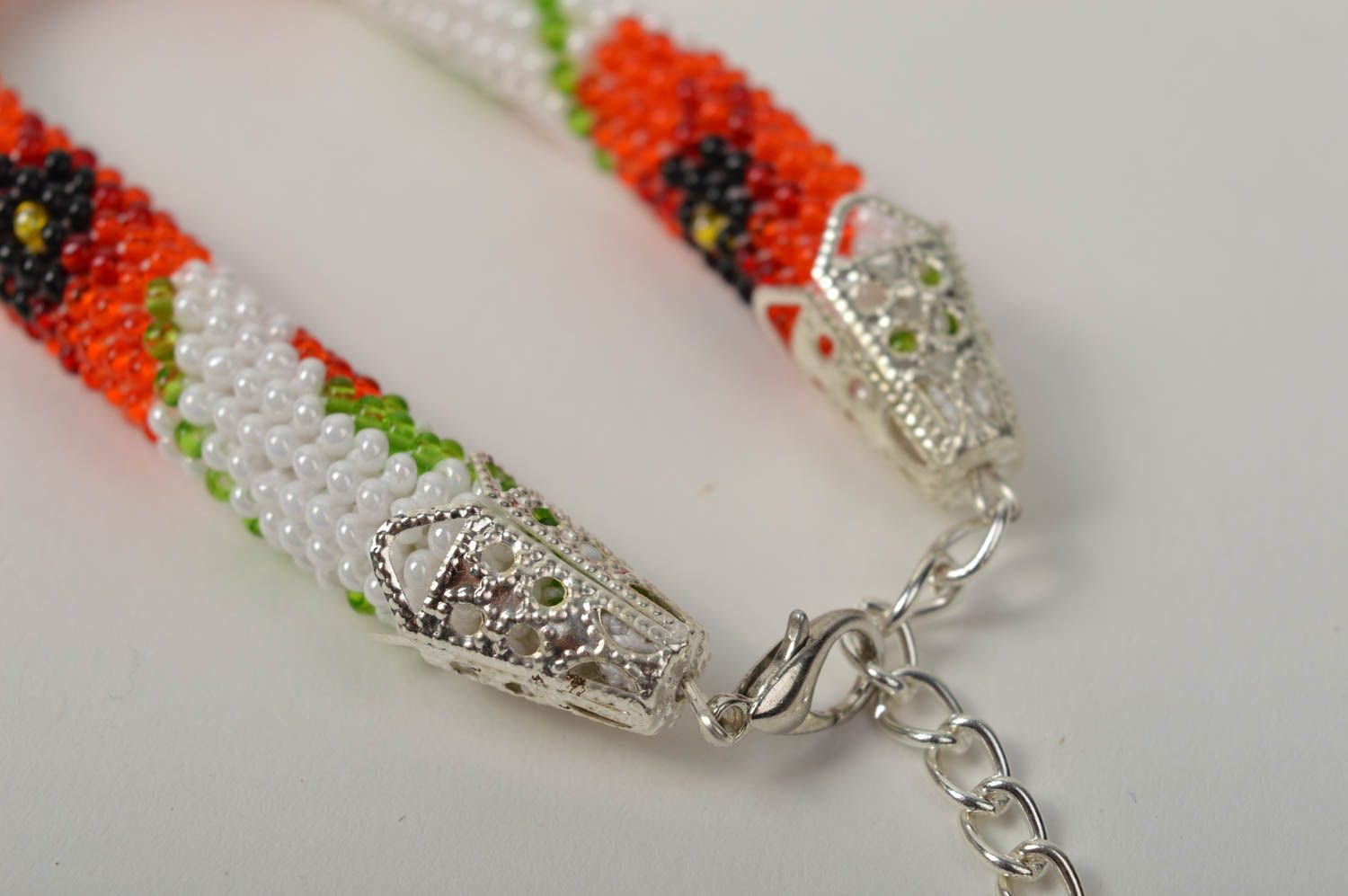 Bracelet en perles de rocaille Bijou fait main blanc motif floral Cadeau femme photo 3