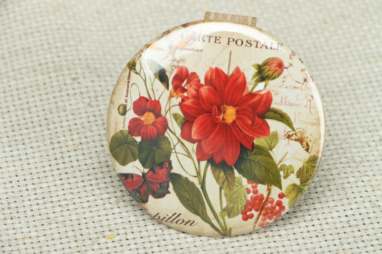 Small pocket mirror with drawing photo 1