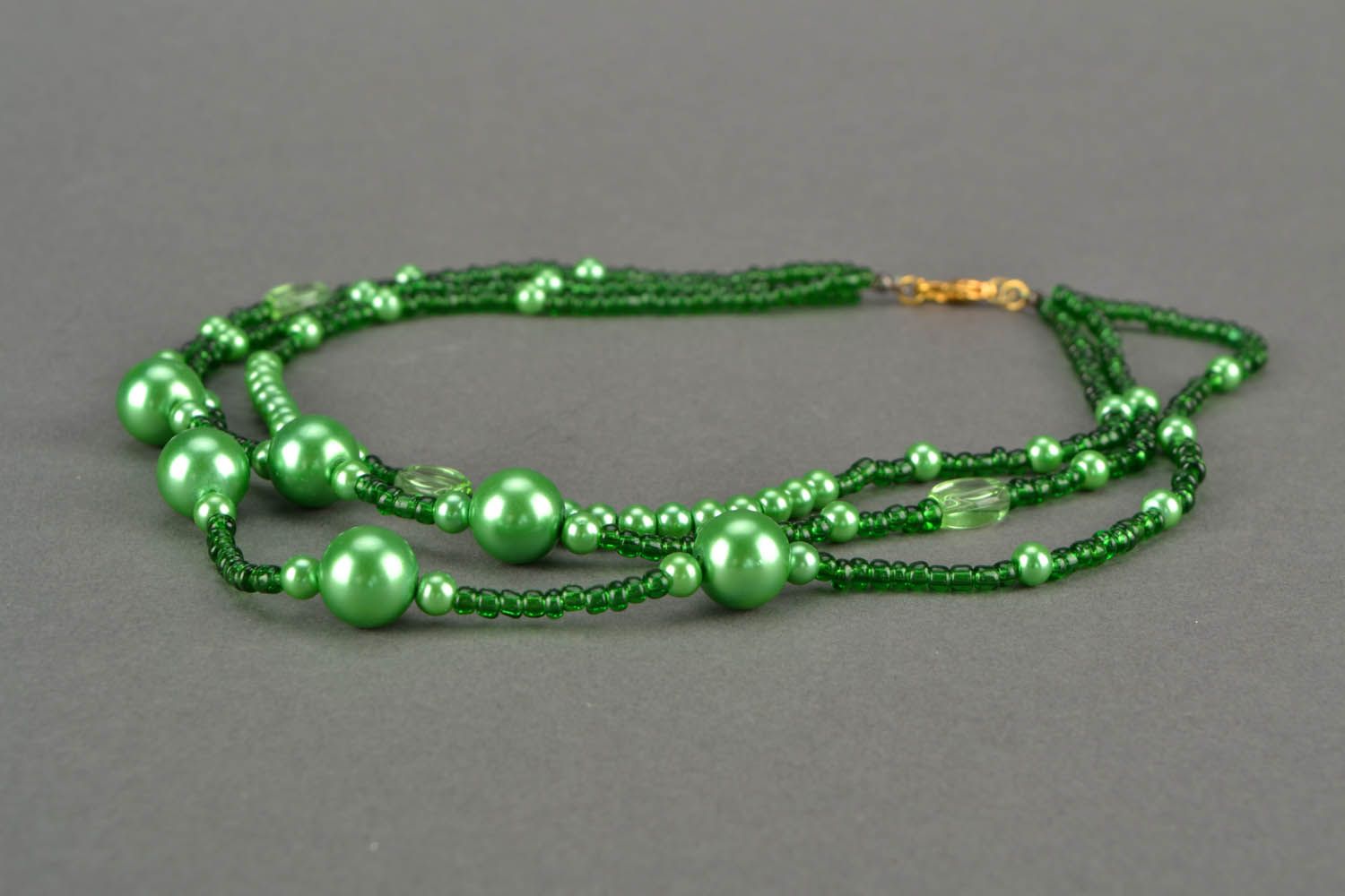 Grünes Collier aus Perlen foto 4