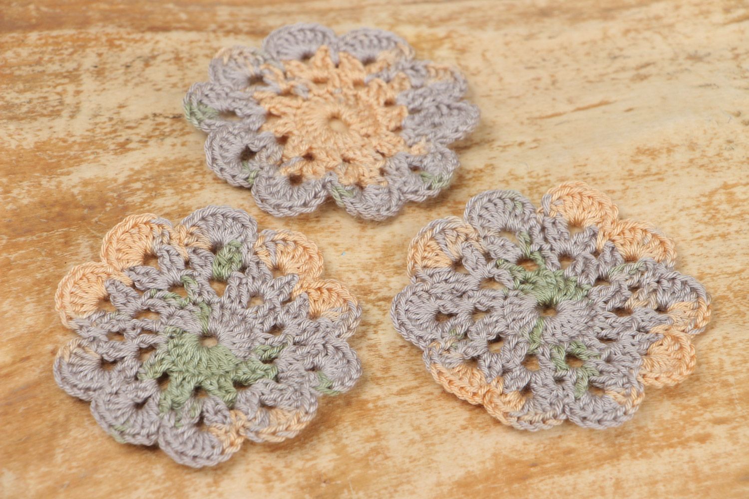 Soportes para tazas tejidos a ganchillo de algodón artesanales 3 piezas flores foto 1