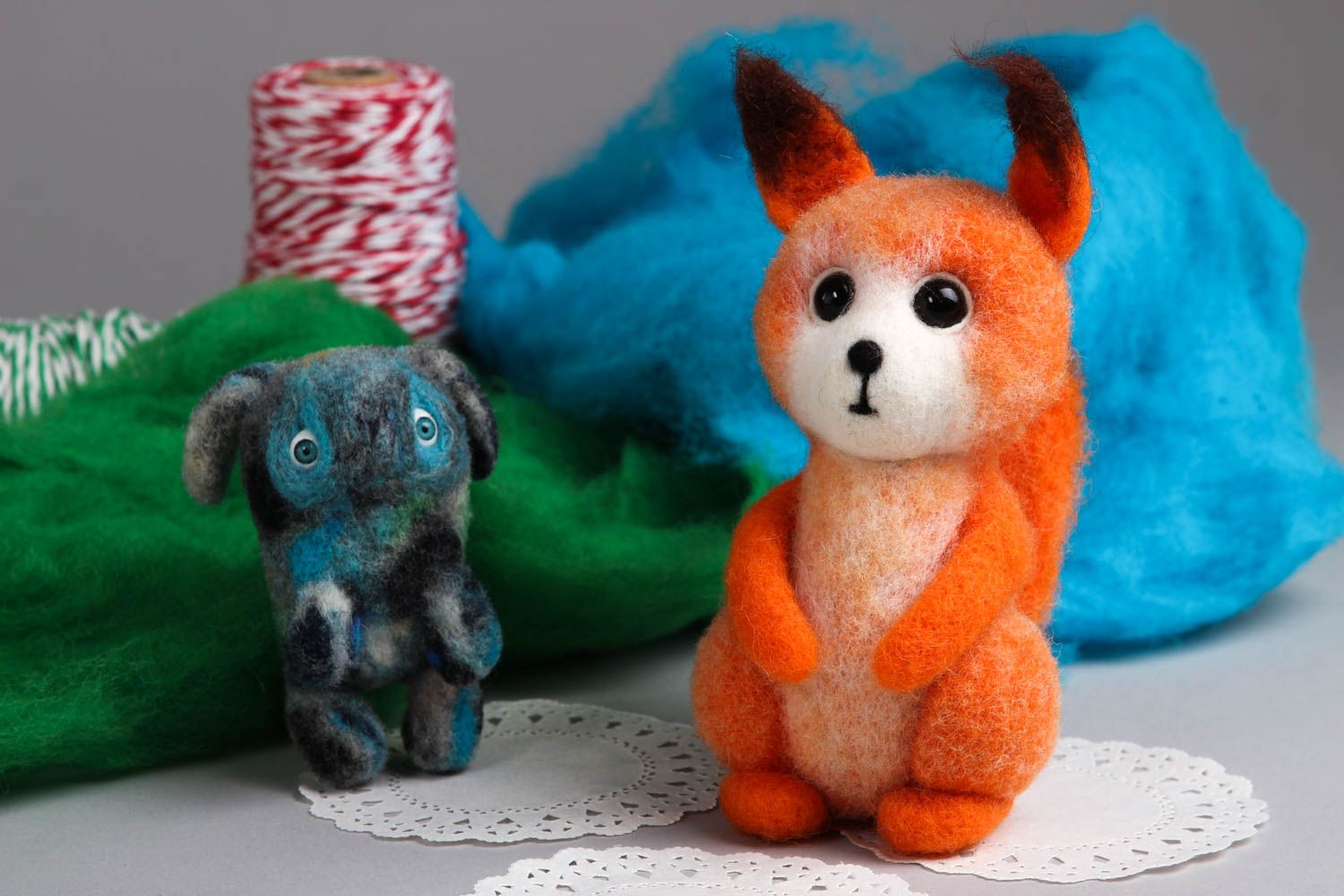 Handmade Stoff Spielzeuge Kinder Stofftiere Wohnzimmer Deko Hase und Eichhorn foto 1