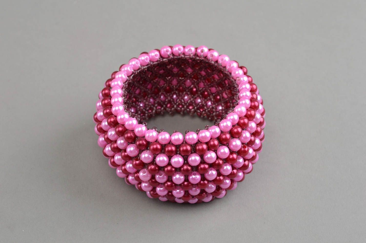 Bracelet en perles de rocaille fait main bijou original Anneaux grenat rose photo 1