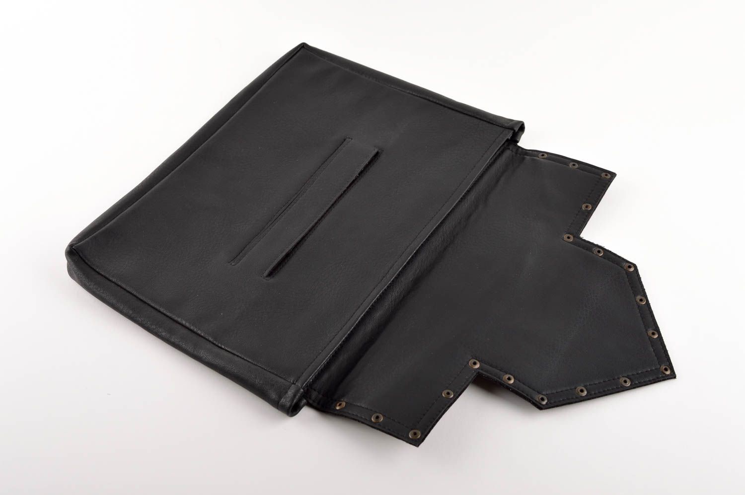 Черная сумка из кожзама ручной работы сумочка клатч маленькая сумка с заклепками фото 4