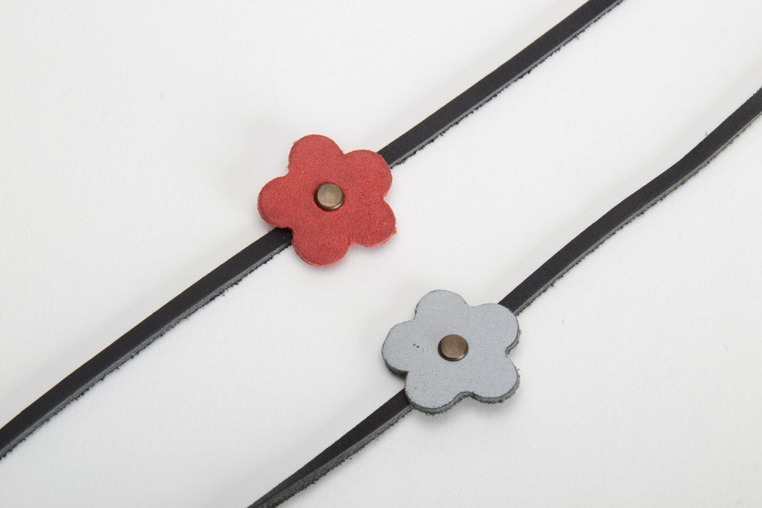 Set of two thin leather women's wrist bracelets with red and white flowers photo 2