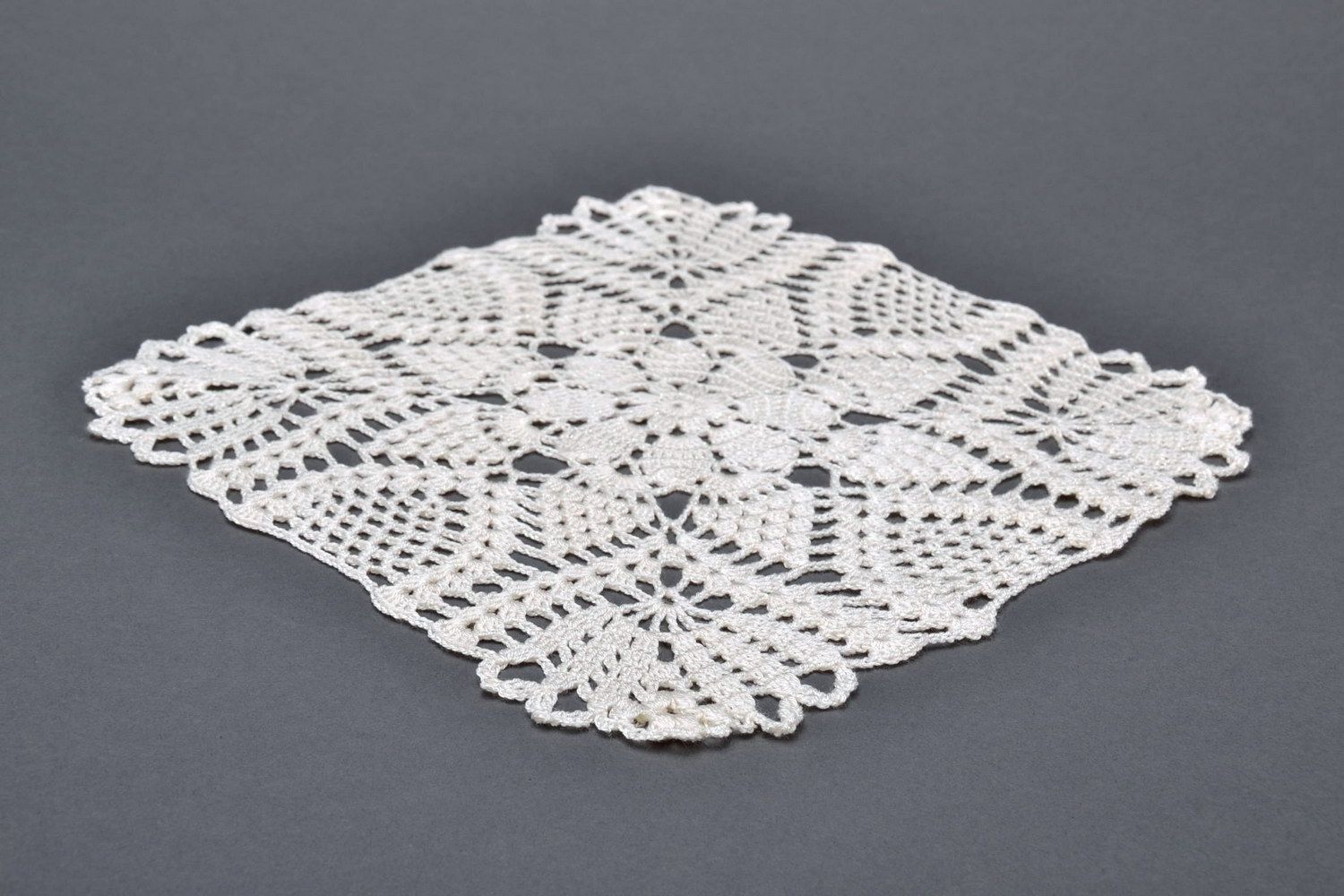 Serviette artisanale tricotée au crochet Motif floral photo 1