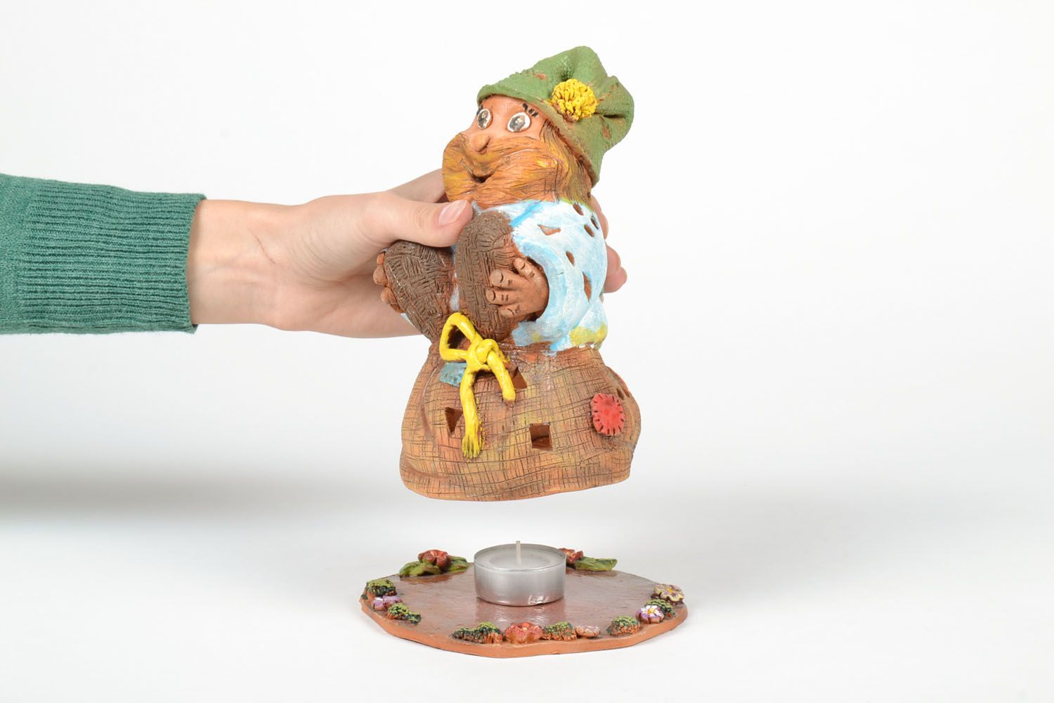 Tea light ceramic candle holder in the shape of a villager 5,51 inches, 1,05 lb photo 5