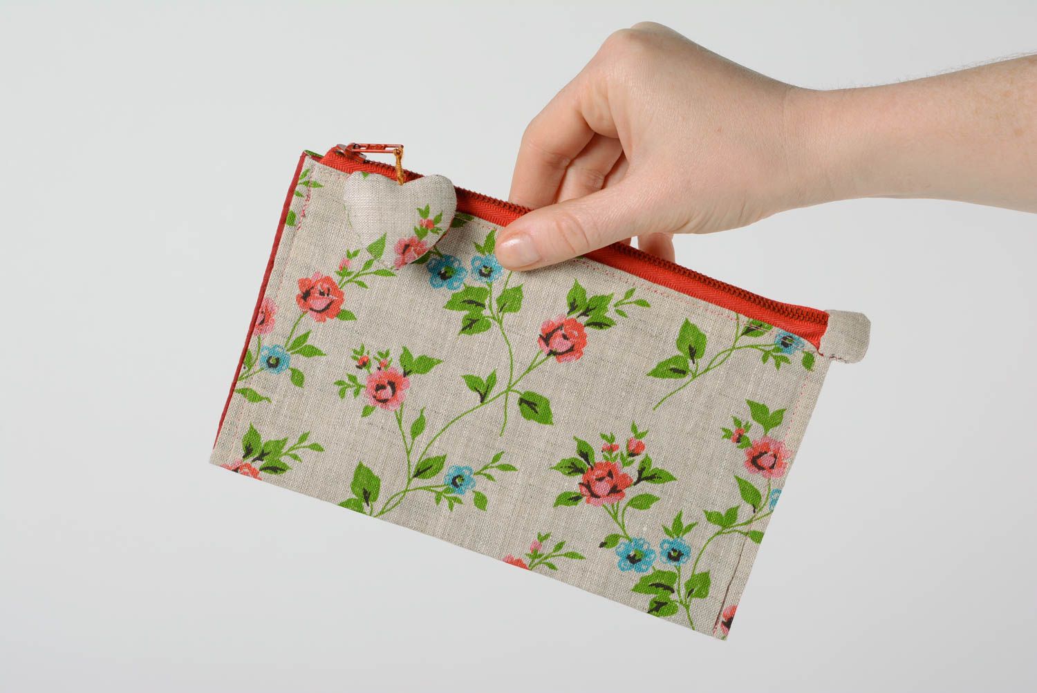 Capacious handmade linen fabric beauty bag with flower print photo 4