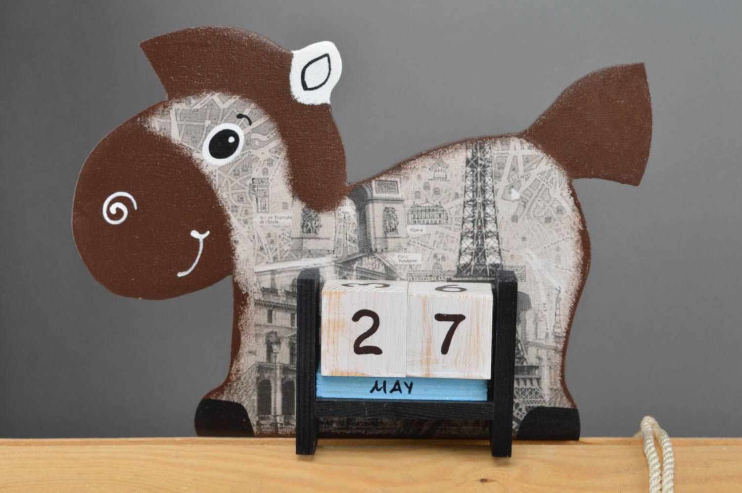 Holz Tischkalender für Kinder in Form von Pferd handmade Decoupage Paris foto 2
