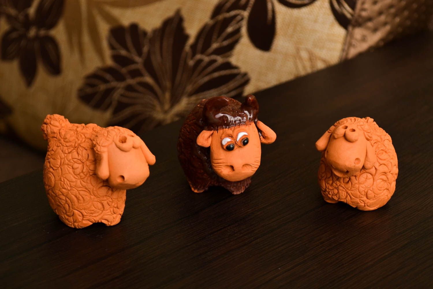 Statuine fatte a mano in ceramica set di tre animali divertenti piccoli foto 1