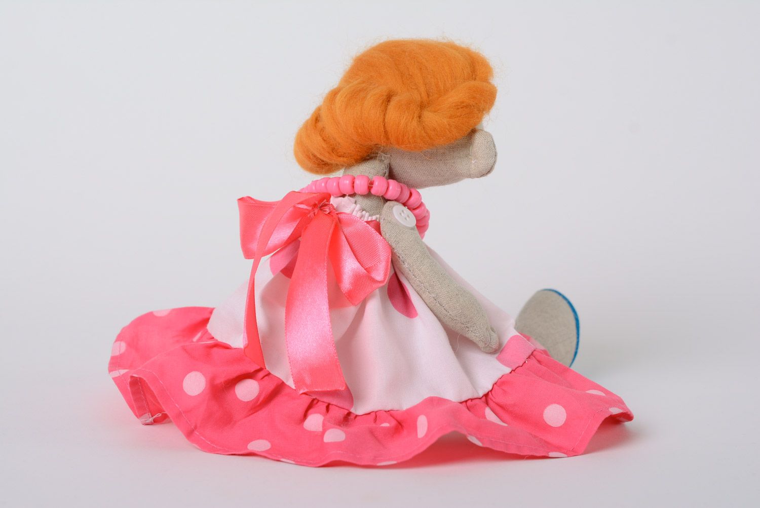 Muñeca artesanal pelirroja de telas naturales con vestido  foto 4