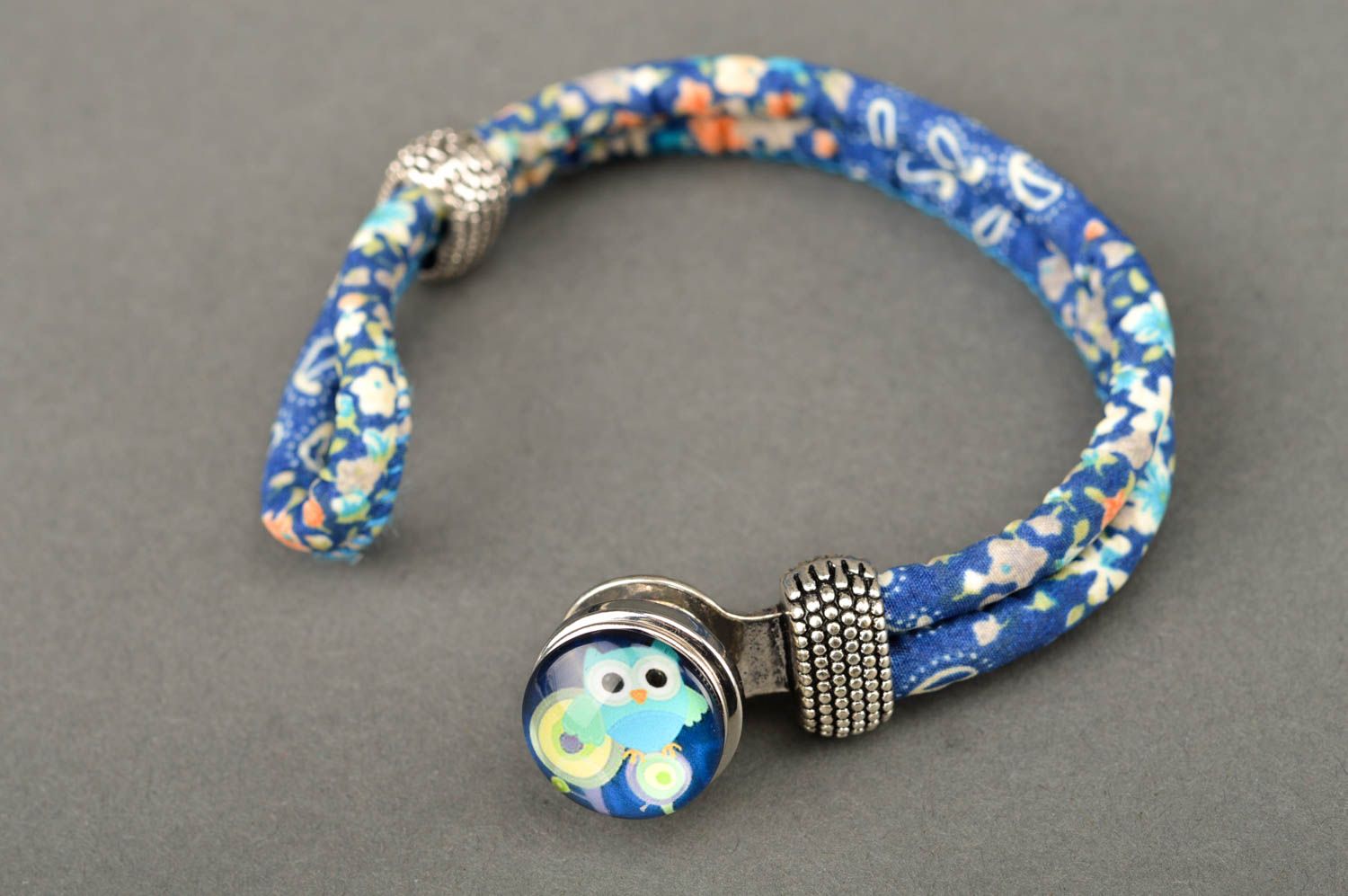 Handmade blumiges blaues Stoff Armband Designer Schmuck Frauen Accessoire Eule foto 3