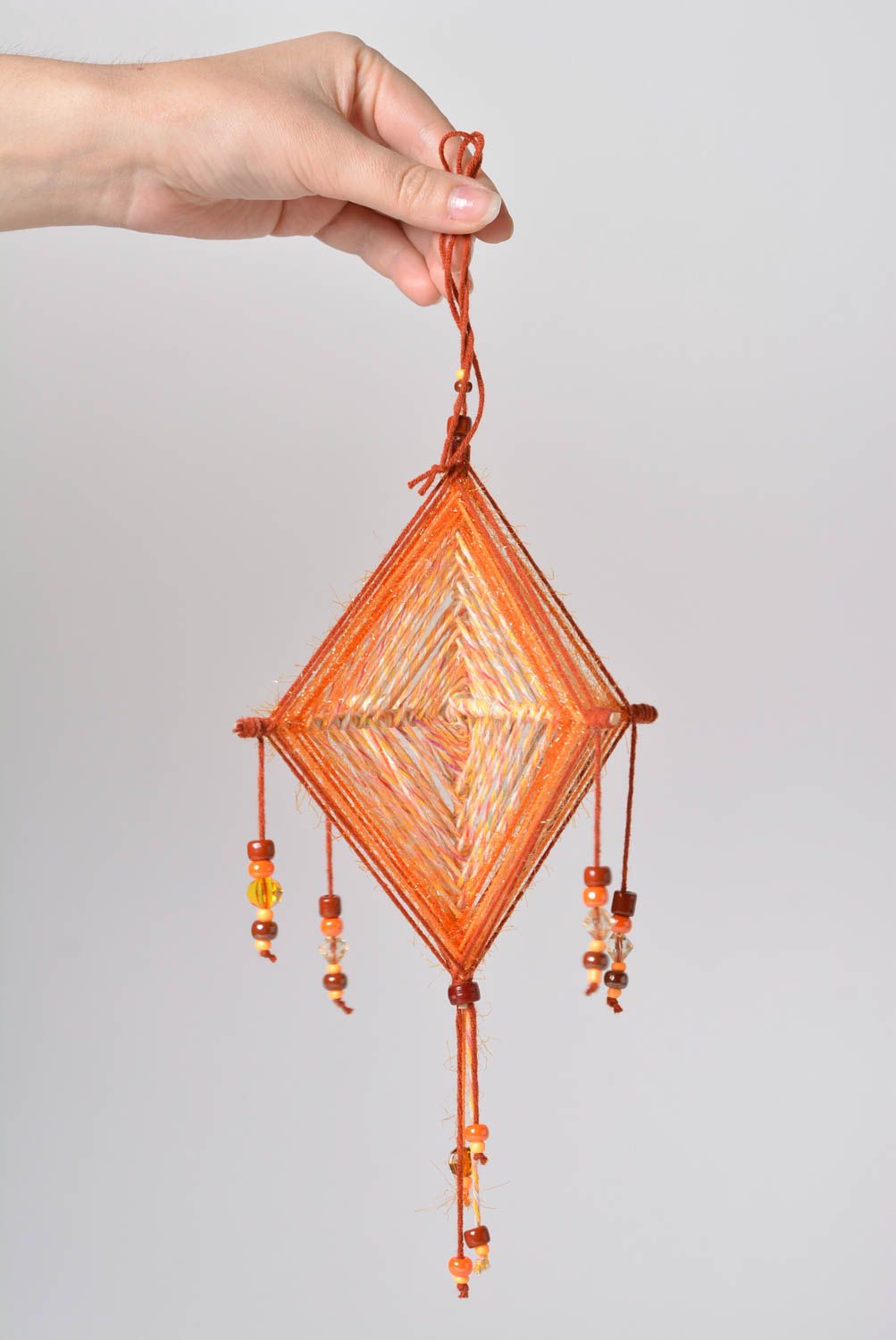 Mándala de hilos anaranjado artesanal decoración de interior amuleto protector foto 1