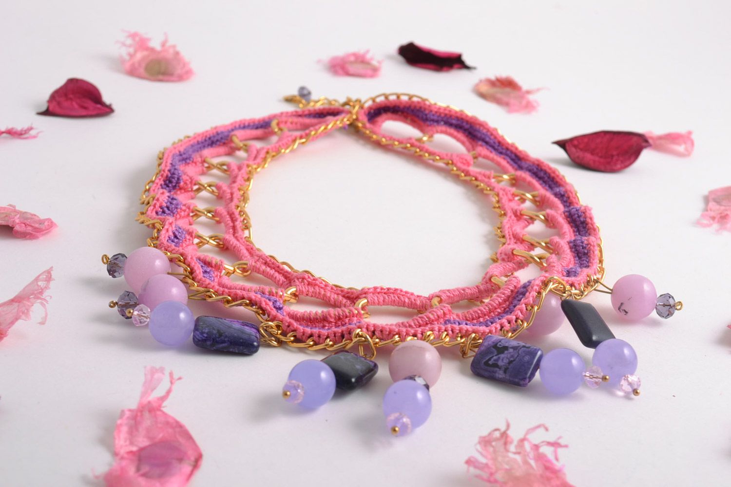 Beautiful handmade crochet cotton necklace with agate and crystal of pink color photo 1