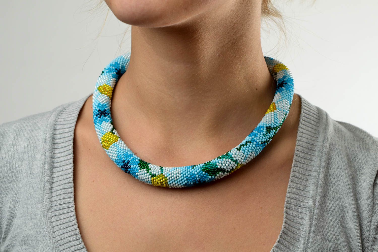 Collier floral Bijou fait main perles de rocaille bleu ciel Cadeau pour femme photo 1