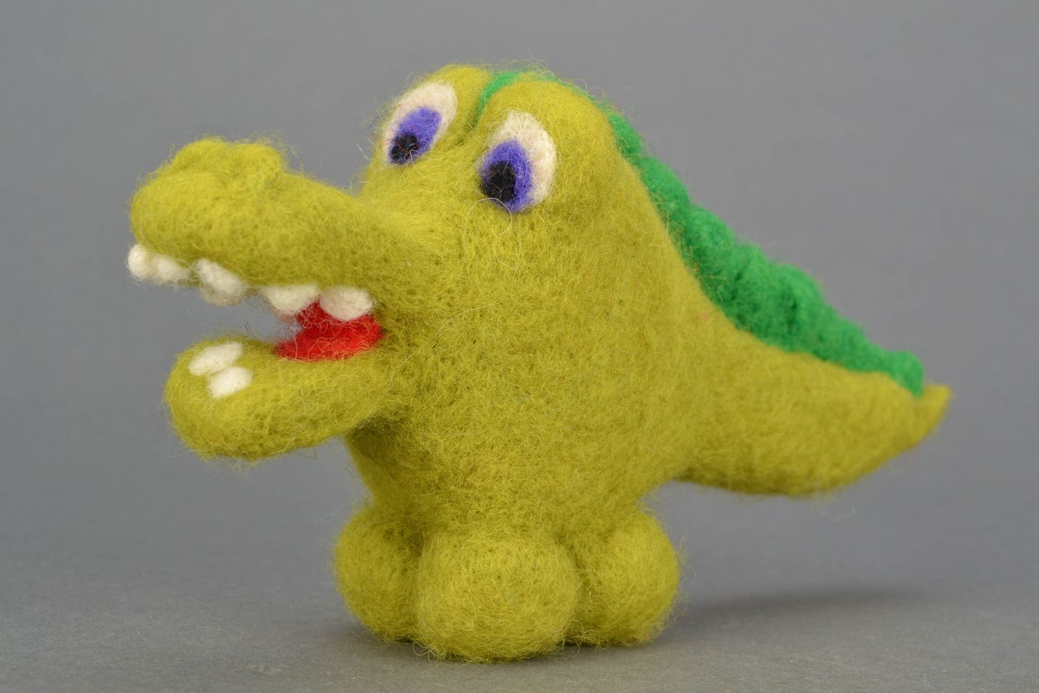 Валяная игрушка крокодил из шерсти фото 1