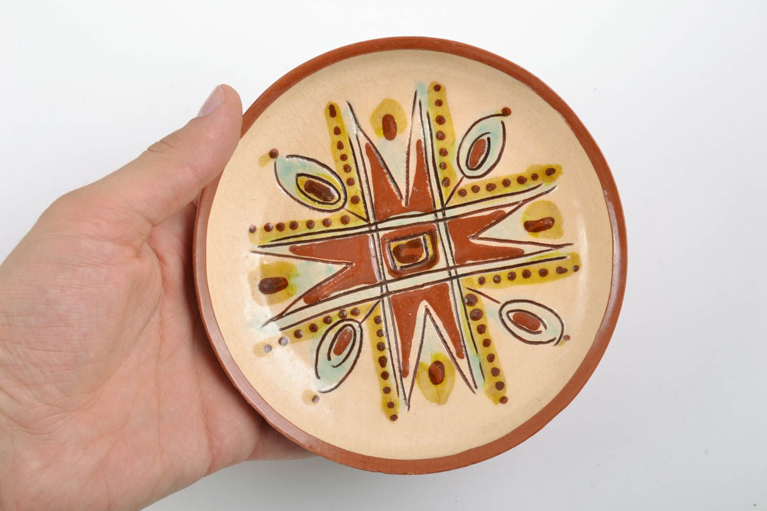 Petite assiette en céramique murale brune peinte faite main décorative photo 2