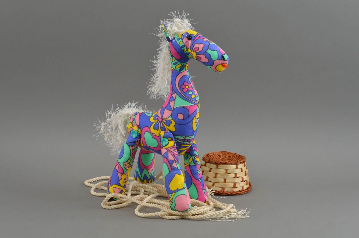 Тканевая игрушка в виде лошадка разноцветная яркая пестрая смешная ручной работы фото 1