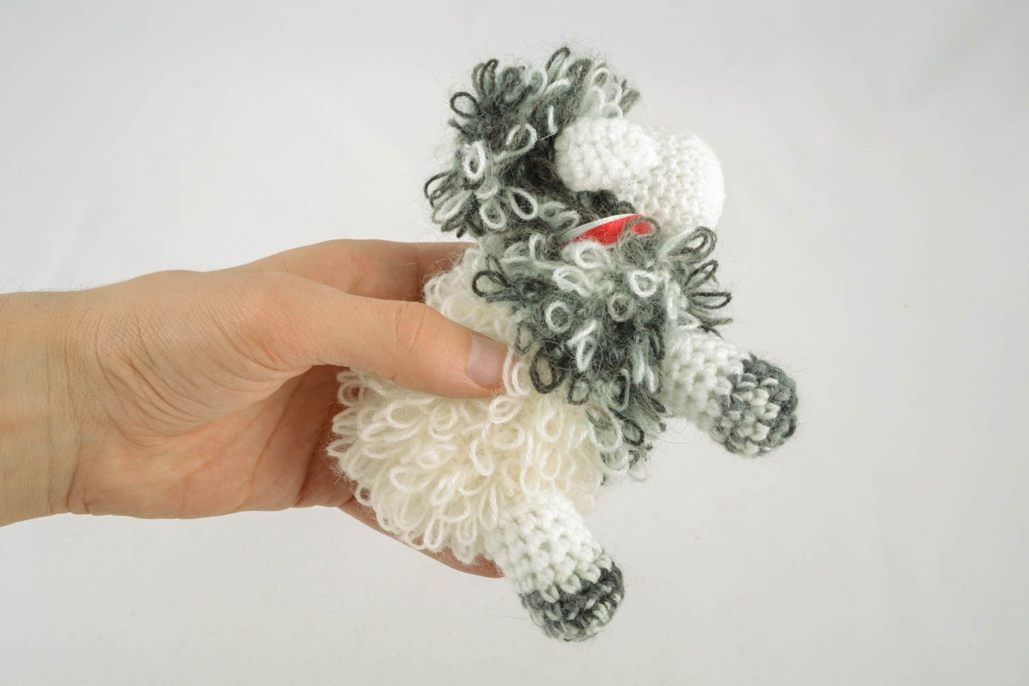 Giocattolo a maglia fatto a mano pupazzo morbido a forma di pecorella carina foto 5