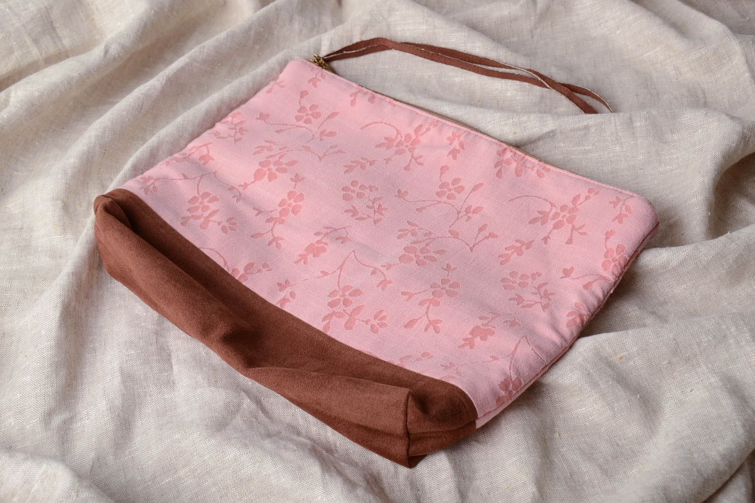 Pink fabric clutch bag photo 1