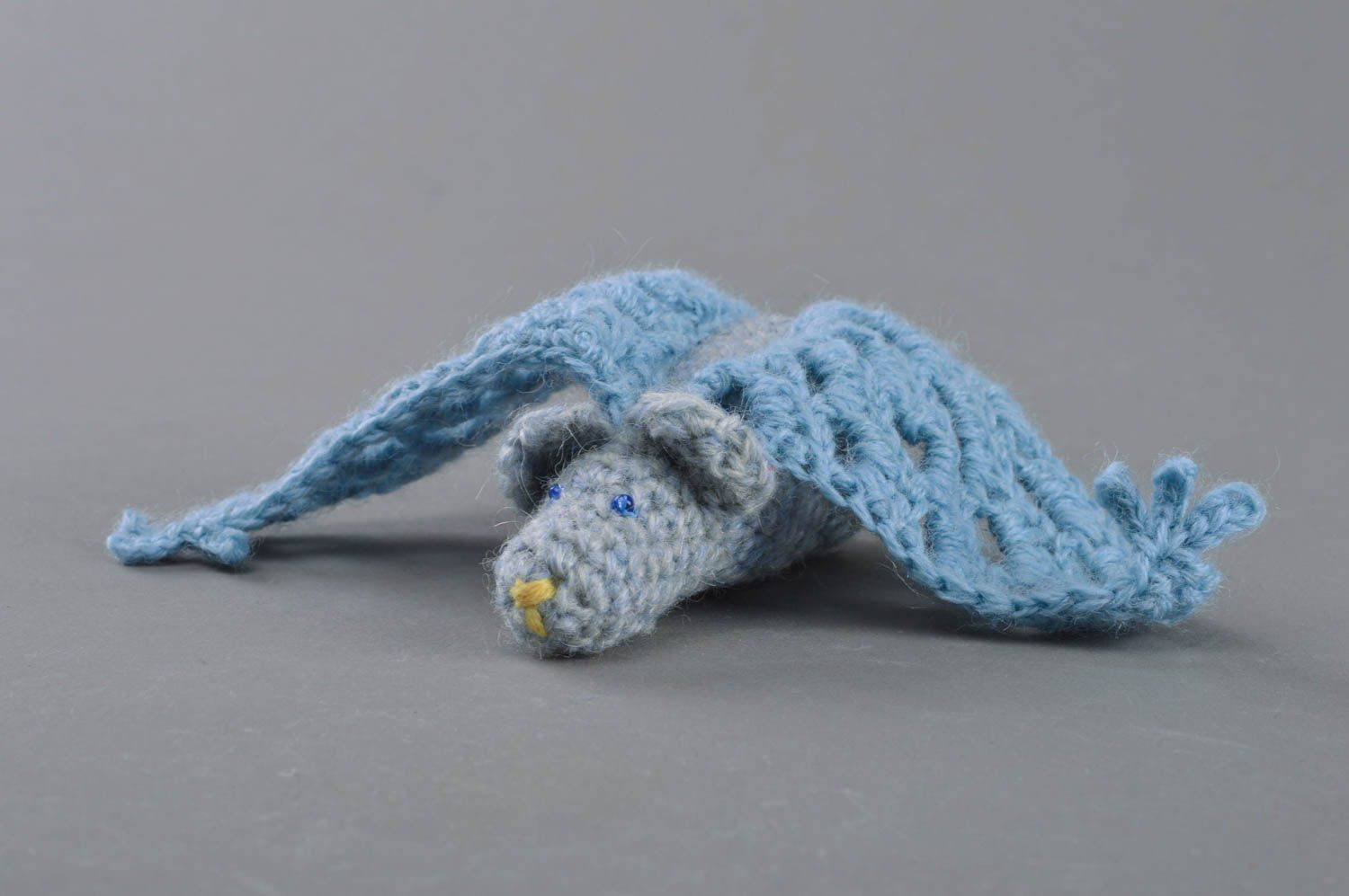 Gehäkeltes blaues knuddeliges handgemachtes Kuscheltier Fledermaus für Kinder foto 1